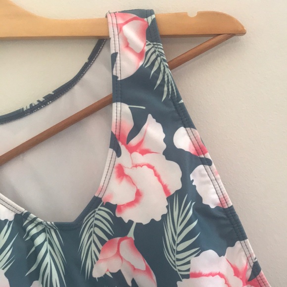 Bathing suit - Picture 2 of 5